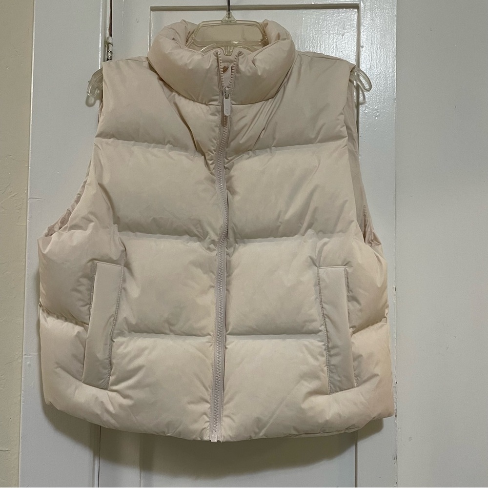 NUUDS Puffer Vest in Bone goose down filled size medium